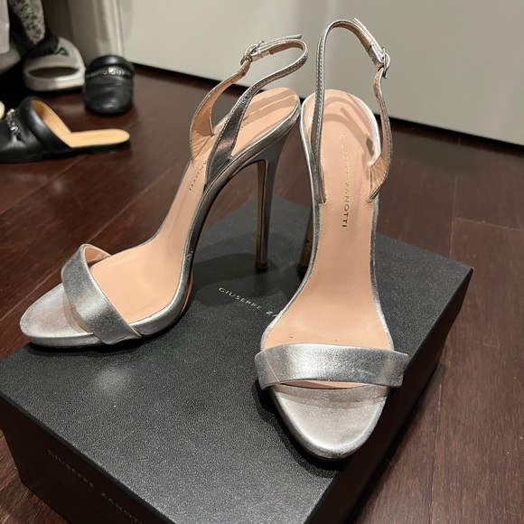 Giuseppe Zanoti sandal heels authentic.